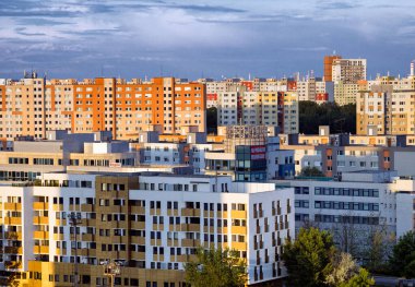 Petrzalka bölgesi, modern bina, Bratislava, Slovakya.