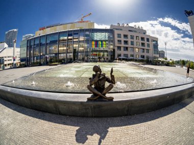 Eurovea 'da Heykel İskelesi, Alışveriş Merkezi, Bratislava, Slovakya.