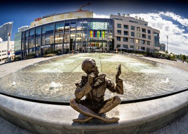 Eurovea 'da Heykel İskelesi, Alışveriş Merkezi, Bratislava, Slovakya.