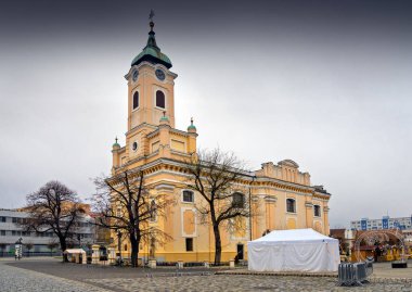 Topolcany Meydanı, Bakire Meryem Hükmü Kilisesi, Slovakya.