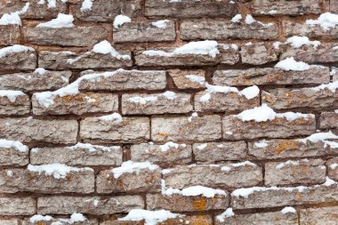 Taş arka plan ile kar