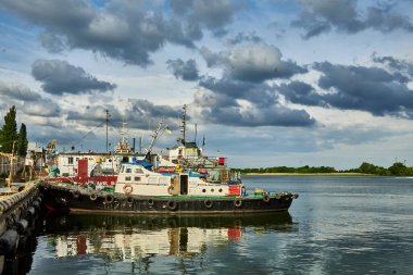 Nehirde römorkörler Dinyeper 'da