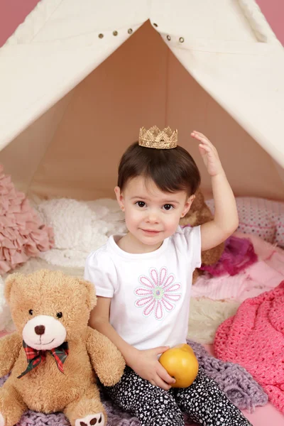 Child Pretend Play: Princess Crown and Teepee Tent — Stock Photo, Image