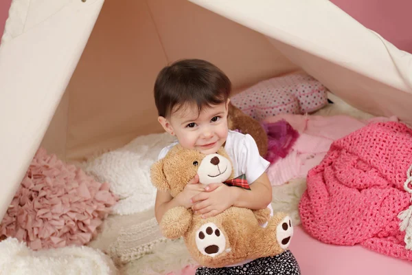 Child Play: Girl Hugging Stuffed Bear Toy — Stock Photo, Image