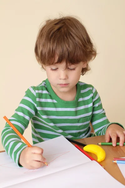 Dziecko pisze, edukacji szkolnej — Zdjęcie stockowe