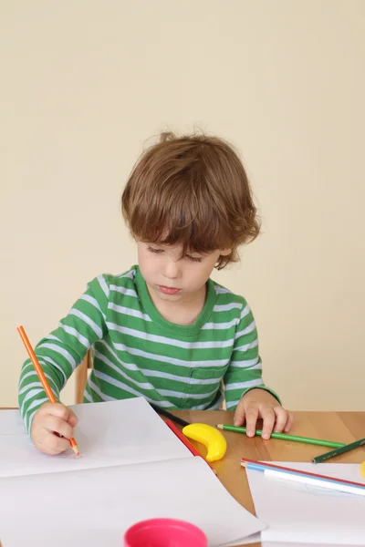 Çocuk yazma, okul eğitimi — Stok fotoğraf