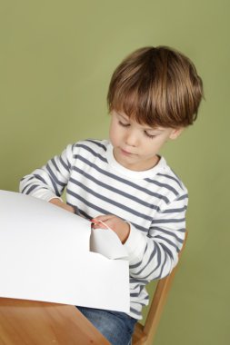 Çocuklar el sanatları aktivite çocuk öğrenme makas ile kesme için