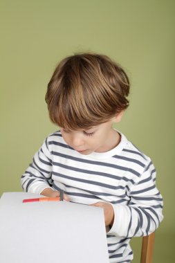 Çocuklar el sanatları aktivite çocuk öğrenme makas ile kesme için