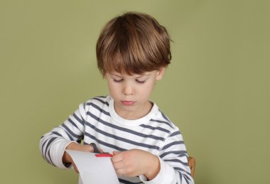 Çocuklar el sanatları aktivite çocuk öğrenme makas ile kesme için