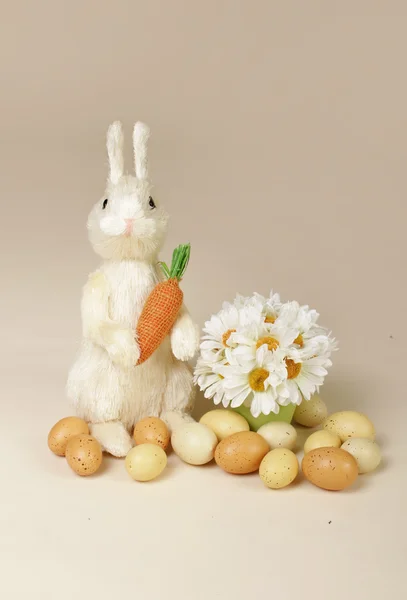 Easter Bunny with Carrot and Eggs — Stock Photo, Image