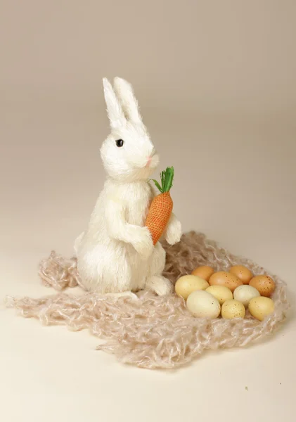 Easter Bunny with Carrot and Eggs — Stock Photo, Image