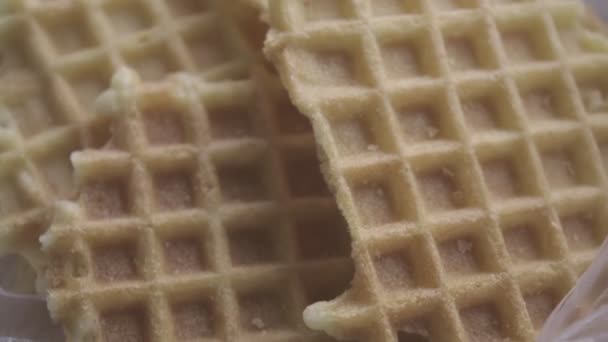 Nahaufnahme Textur Von Süßen Knusprigen Hausgemachten Waffeln Leckeren Snack Plastiktüte — Stockvideo