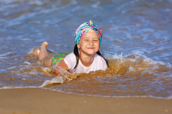 Happy child on the beach — Stock Photo, Image