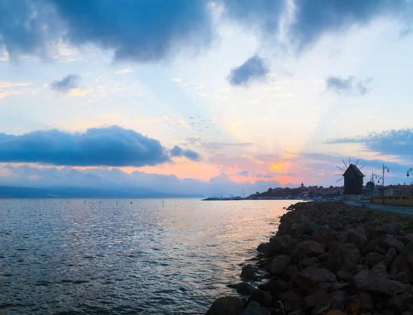 Восход солнца на побережье Черного моря — стоковое фото