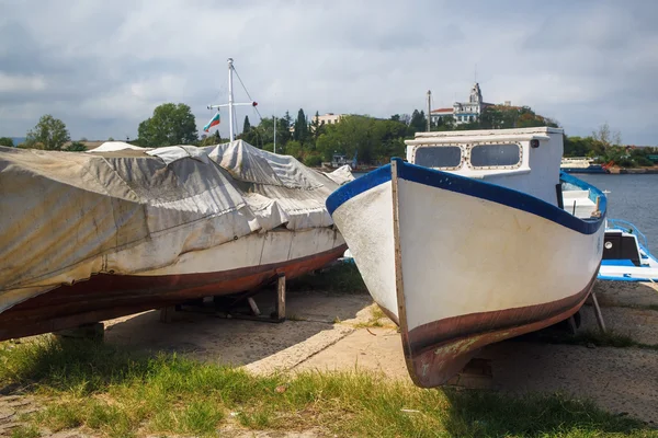 Bateaux sur le rivage — Photo