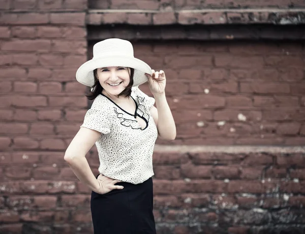 Woman in hat — Stock Photo, Image