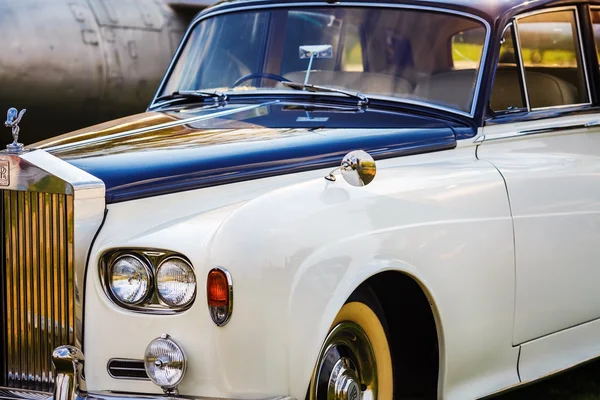 Rolls Royce - роскошный автомобиль — стоковое фото