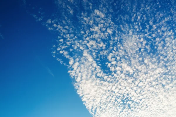 Himmel mit Wolken — Stockfoto