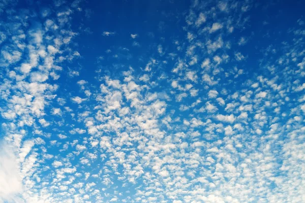 Himmel mit Wolken Hintergrund — Stockfoto