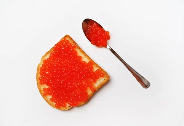 Sandwich Mit Rotem Kaviar Und Löffel Auf Weißem Tischhintergrund — Stockfoto