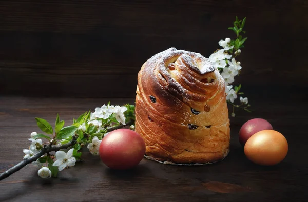 Sweet Bun Easter Eggs Spring Flowers Wooden Background — Stock Photo, Image