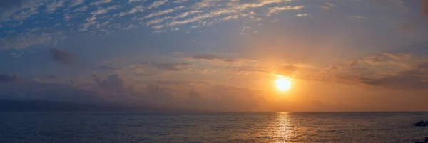 Morgendämmerung über dem Meer — Stockfoto