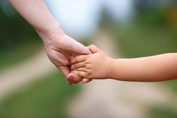 Держаться за руки
