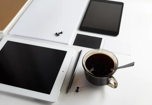 Mock-up kimliği açık renkli üzerinde marka için