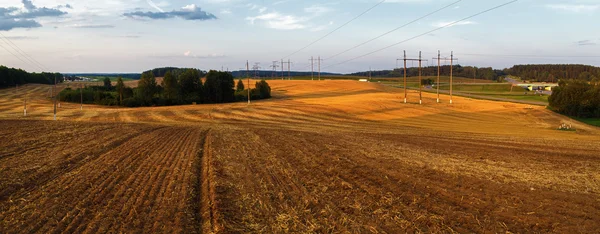 Сельский пейзаж на закате — стоковое фото