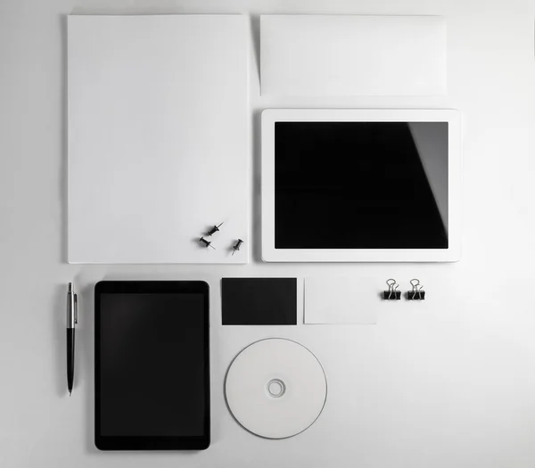 Şablon kimliği için ışık arka plan üzerinde