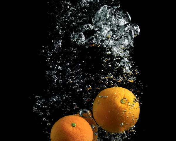 Oranges in water — Stock Photo, Image