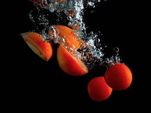 Tomaten im Wasser — Stockfoto