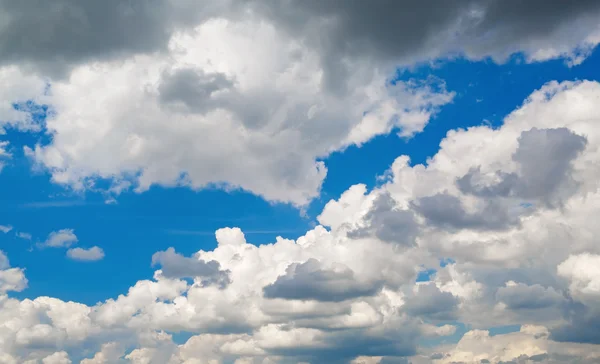 Skyer i himlen - Stock-foto