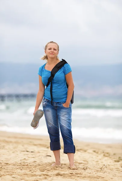 Chica en la playa — Foto de Stock