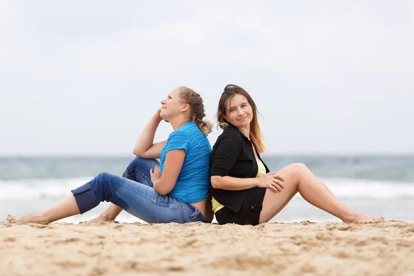 Two women sitting — Stock Photo, Image