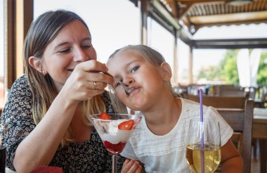 Anne kızı beslemeleri