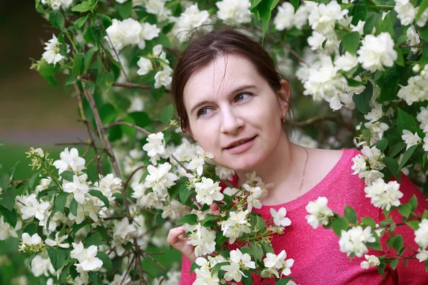 Woman in spring orchard — Stock Photo, Image