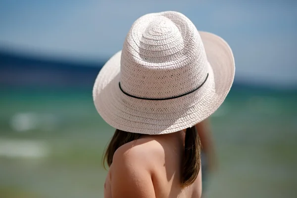 Niño y sombrero — Foto de Stock