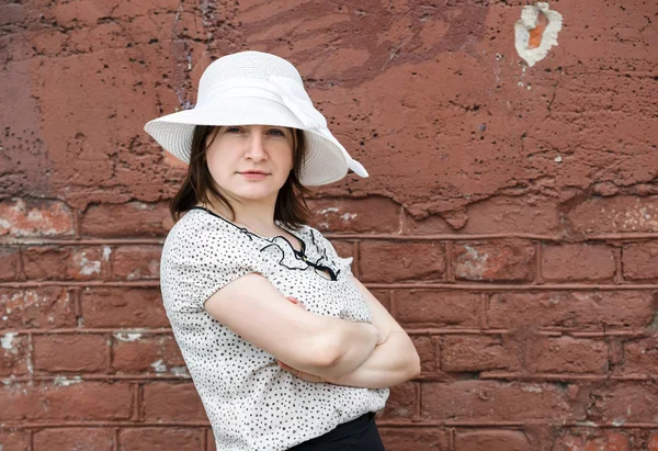 Woman in retro hat — Stockfoto