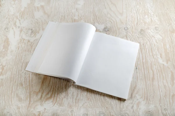 Boş açılan broşürü