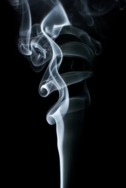 烟雾对黑暗 — 图库照片