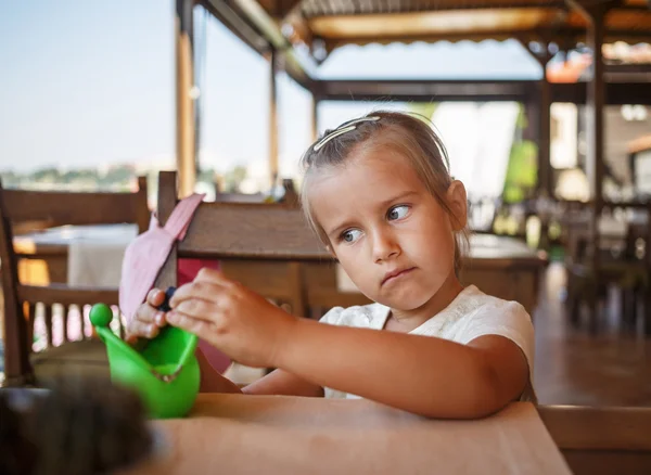 Ragazza grave bambino — Foto Stock