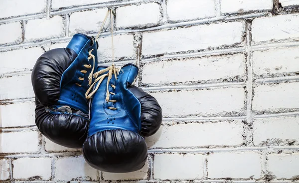 Viejos guantes de boxeo —  Fotos de Stock