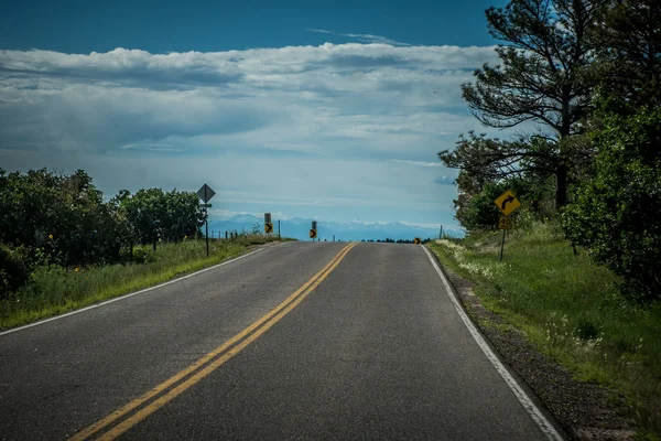 Autopista solitaria en Colorado — Foto de Stock