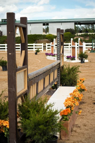 Hunter Jump em um show de cavalos — Fotografia de Stock