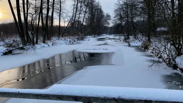 Zimowy Krajobraz Rzeka Zamarznita Pola Lasy Okolicach Wlodawy Pokrytej Duo — Stockfoto