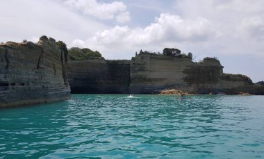 Korfu adasının ve etrafındaki adaların muhteşem uçurumları.