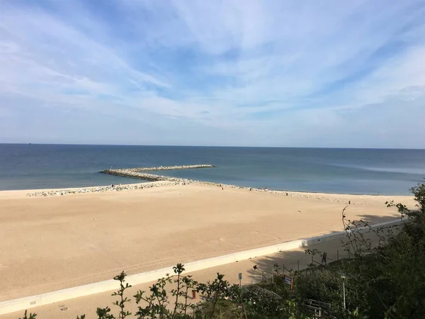 Ostseestrand Jarosawiec Mit Sichtbaren Buhnen — Stockfoto