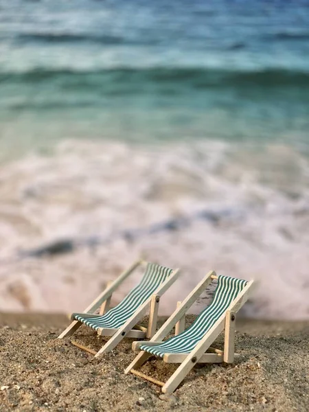 Junto Mar Dos Tumbonas Playa — Foto de Stock