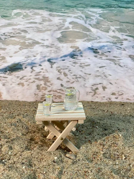 Moře Stůl Nápoji Pláži — Stock fotografie
